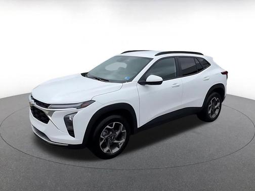 Summit White 2025 Chevrolet Trax LT