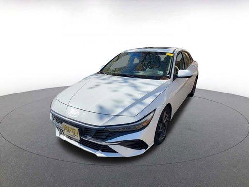 2025 Hyundai ELANTRA SEL