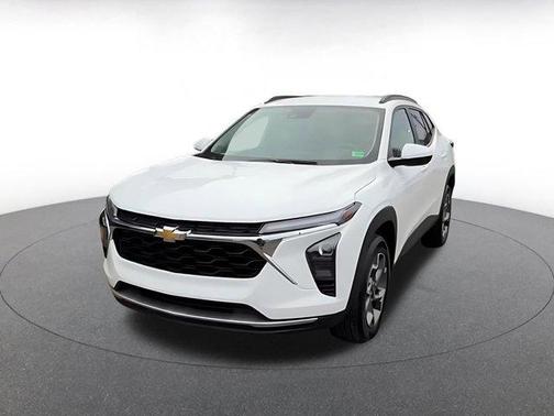 Summit White 2025 Chevrolet Trax LT