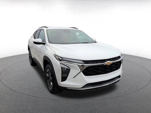Summit White 2025 Chevrolet Trax LT