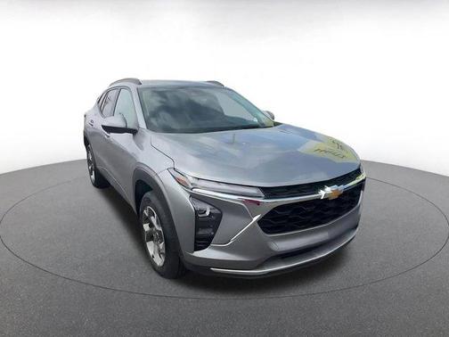 Sterling Gray Metallic 2025 Chevrolet Trax LT
