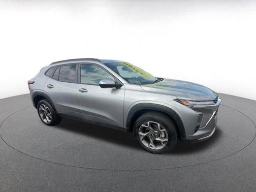 Sterling Gray Metallic 2025 Chevrolet Trax LT