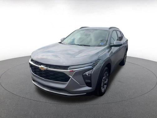 Sterling Gray Metallic 2025 Chevrolet Trax LT