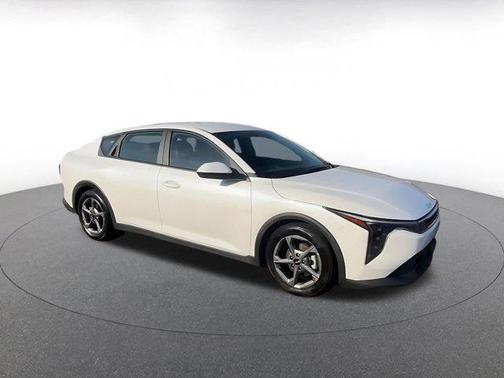 Snow White Pearl 2025 Kia K4 LXS