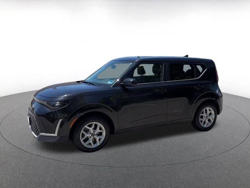 Fusion Black 2025 Kia Soul LX