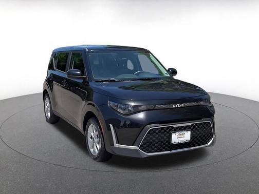 Fusion Black 2025 Kia Soul LX