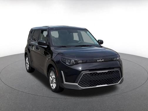 Fusion Black 2025 Kia Soul LX