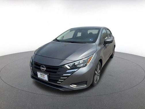 Gun Metallic 2025 Nissan Versa 1.6 SV