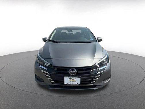 Gun Metallic 2025 Nissan Versa 1.6 SV