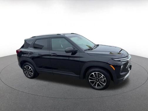Mosaic Black Metallic 2025 Chevrolet Trailblazer LT