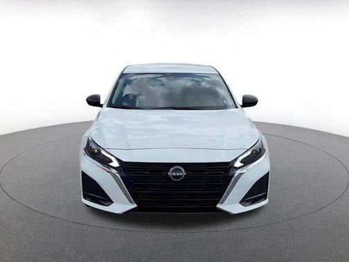 Glacier White 2025 Nissan Altima SV FWD
