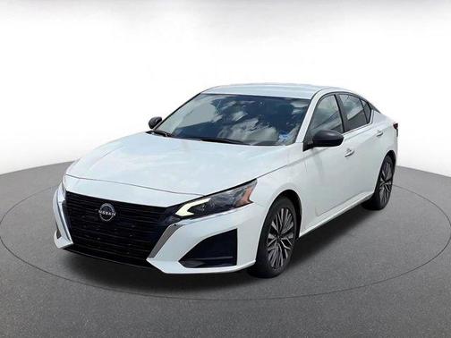 Glacier White 2025 Nissan Altima SV FWD