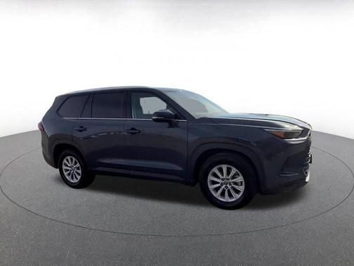 2025 Toyota Highlander LE