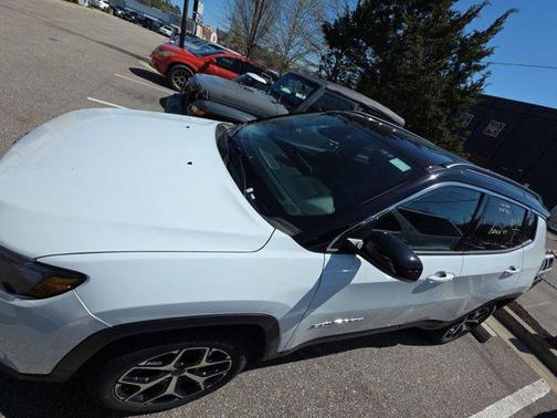 Bright White Clearcoat 2025 Jeep Compass Limited