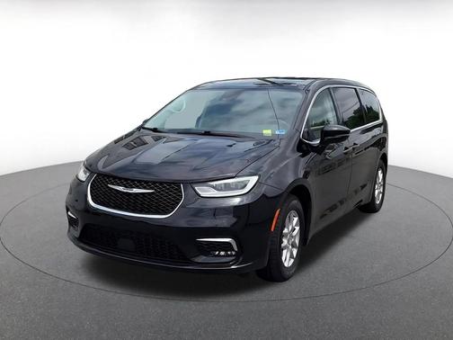 Diamond Black Crystal Pearlcoat 2024 Chrysler Pacifica Touring L