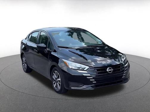 Super Black 2025 Nissan Versa 1.6 SV