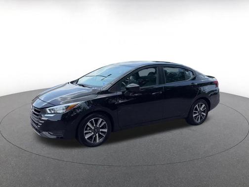 Super Black 2025 Nissan Versa 1.6 SV