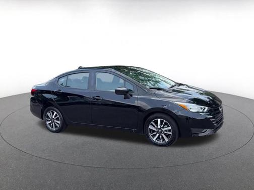 Super Black 2025 Nissan Versa 1.6 SV