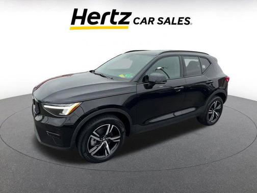 2024 Volvo XC40 CORE