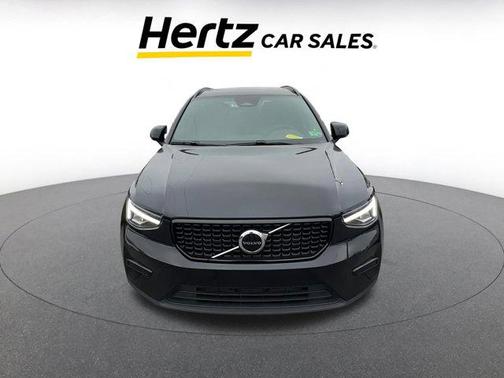 2024 Volvo XC40 CORE