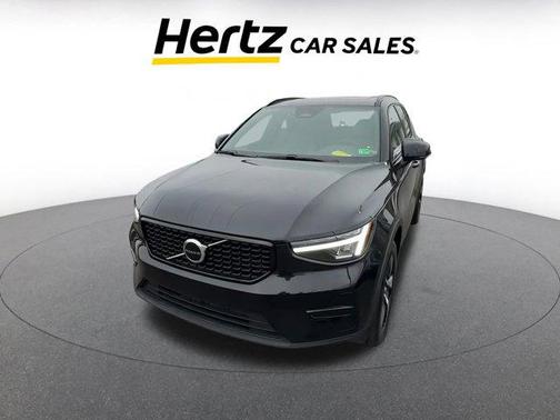 2024 Volvo XC40 CORE