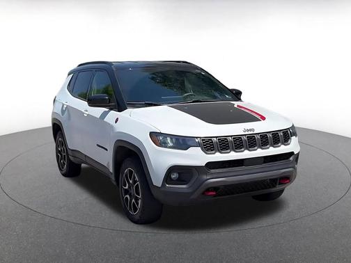 Bright White Clearcoat 2025 Jeep Compass Trailhawk