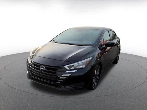 Super Black 2025 Nissan Versa 1.6 SV