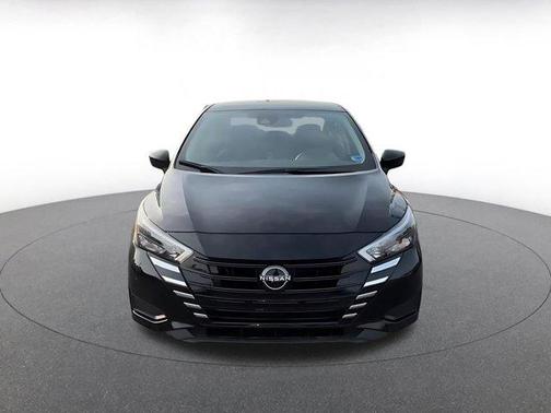Super Black 2025 Nissan Versa 1.6 SV