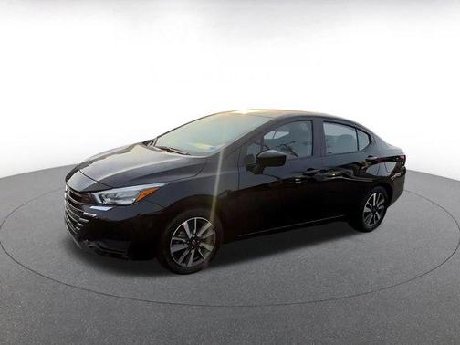 Super Black 2025 Nissan Versa 1.6 SV