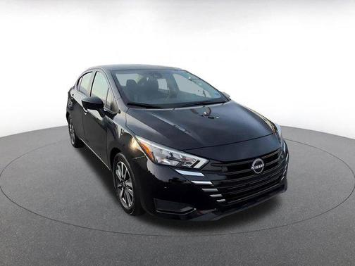 Super Black 2025 Nissan Versa 1.6 SV