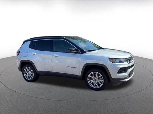 Silver Zynith Metallic Clearcoat 2025 Jeep Compass Limited