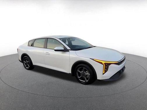 Snow White Pearl 2025 Kia K4 LXS