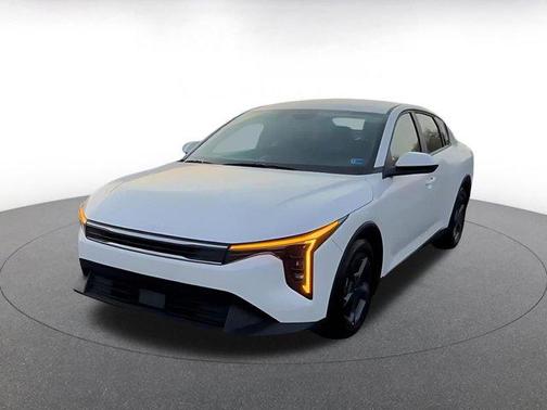 Snow White Pearl 2025 Kia K4 LXS