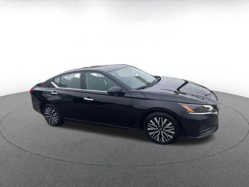 Super Black 2025 Nissan Altima SV FWD