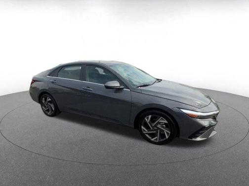 2025 Hyundai ELANTRA SEL