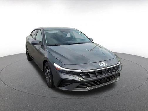 2025 Hyundai ELANTRA SEL