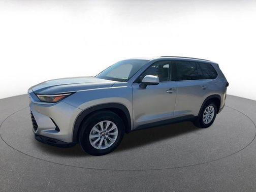 2025 Toyota Highlander LE