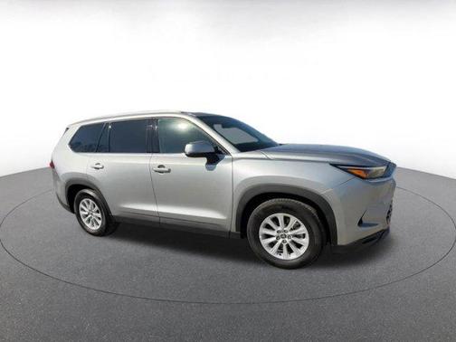 2025 Toyota Highlander LE