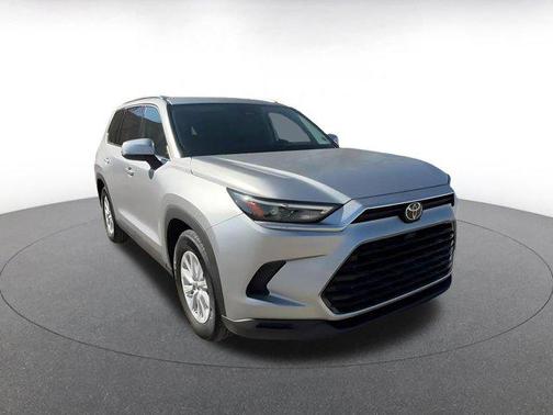 2025 Toyota Highlander LE