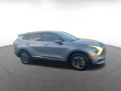 Everlasting Silver 2025 Kia Sportage LX
