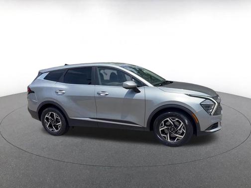 Everlasting Silver 2025 Kia Sportage LX
