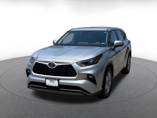 Celestial Silver Metallic 2025 Toyota Highlander LE