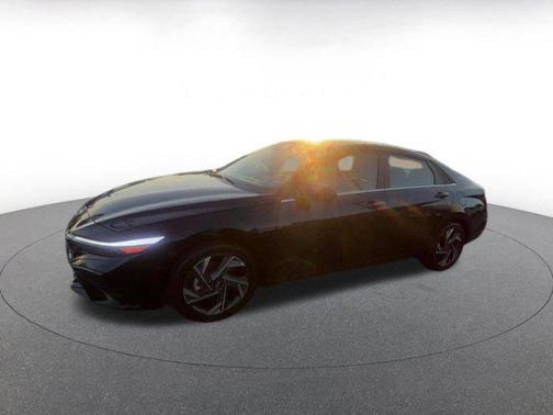 2025 Hyundai ELANTRA SEL