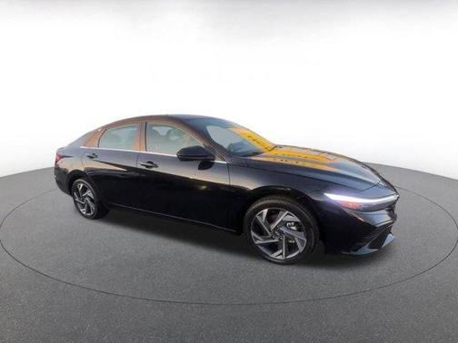 2025 Hyundai ELANTRA SEL