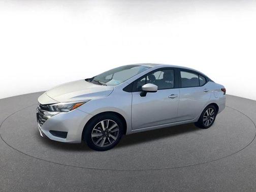 Brilliant Silver Metallic 2025 Nissan Versa 1.6 SV