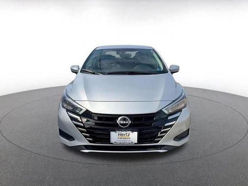 Brilliant Silver Metallic 2025 Nissan Versa 1.6 SV