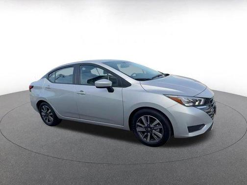 Brilliant Silver Metallic 2025 Nissan Versa 1.6 SV