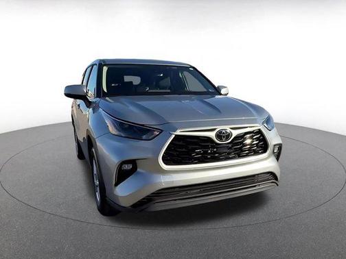 2025 Toyota Highlander LE