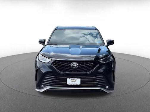 Midnight Black Metallic 2024 Toyota Highlander XSE