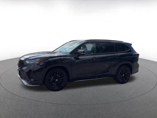 Midnight Black Metallic 2024 Toyota Highlander XSE